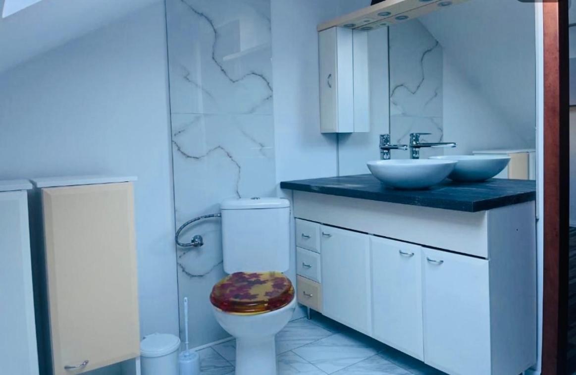 Jokai Apartman Komárno Eksteriør billede